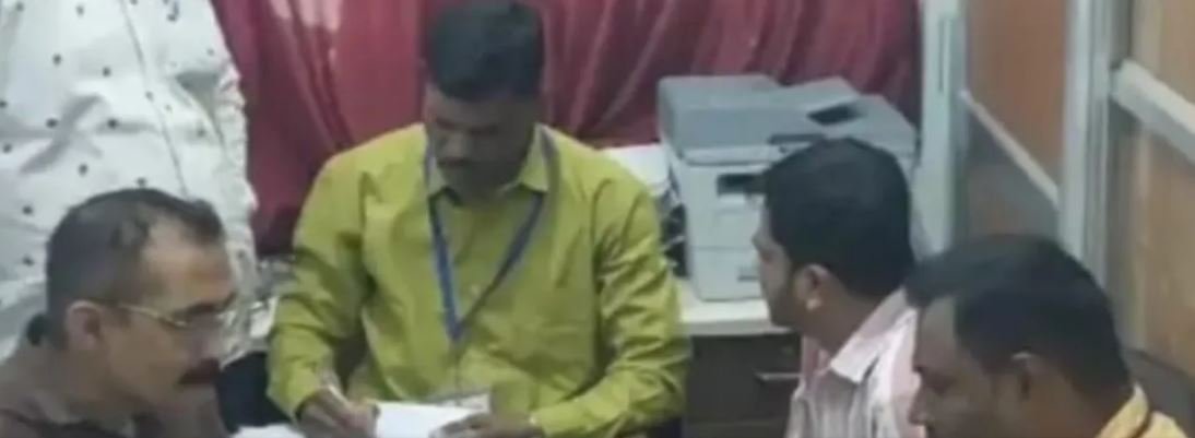 Lokayukt; Chhindwara; Jabalpur; Raid; Corruption; Madhyapradesh;