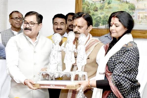 Deputy CM; Rajendra Shukla; Chitrakoot Gramodaya University; Sahara Samachaar;