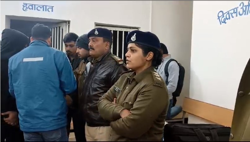 घरों और होटल में शराब पार्टी करने वालों के खिलाफ पुलिस कार्रवाई