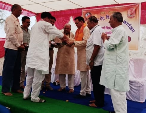 Land donor Bhim Nagpure was honored by Dr. Yogesh Pandagare MLA