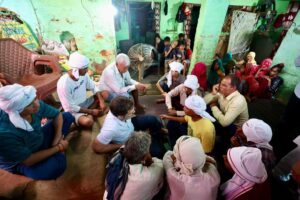 Rahul Gandhi reached the house of the victims, hugged and consoled