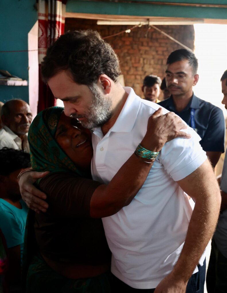 Rahul Gandhi reached the house of the victims, hugged and consoled, said