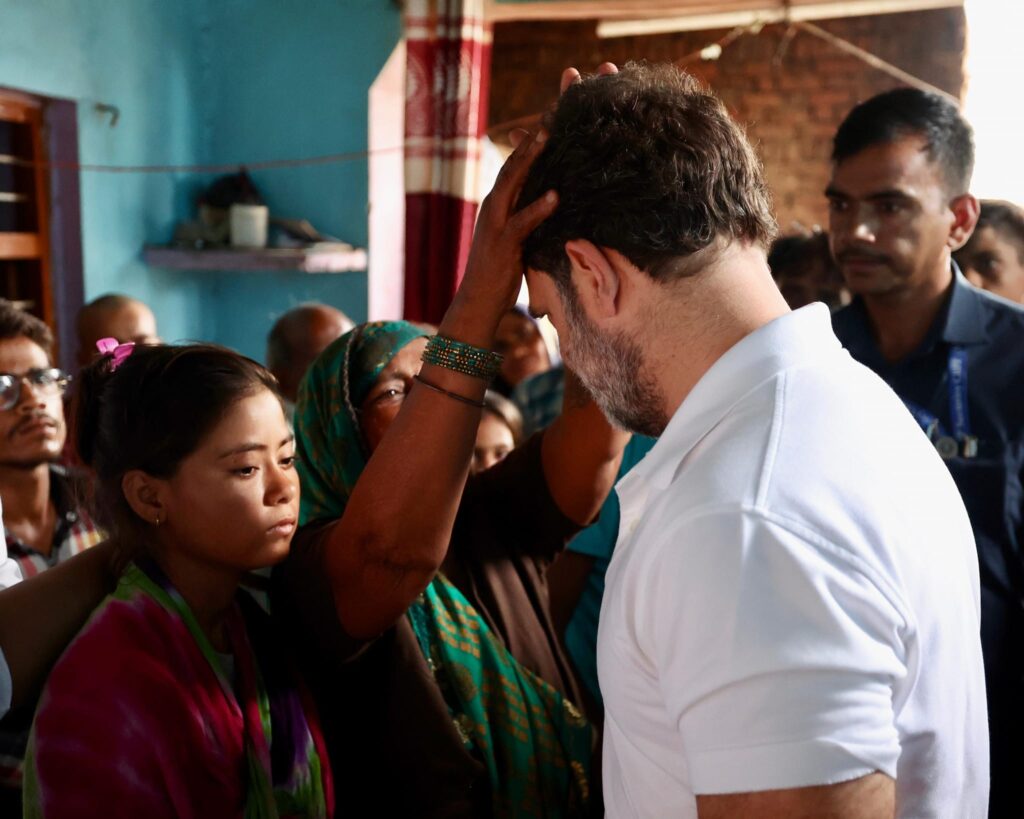 Rahul Gandhi reached the house of the victims, hugged and consoled, said