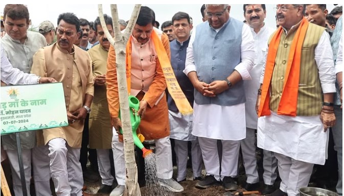 Union Minister Bhupendra Yadav said- Give a return gift to Mother Earth by planting a tree.