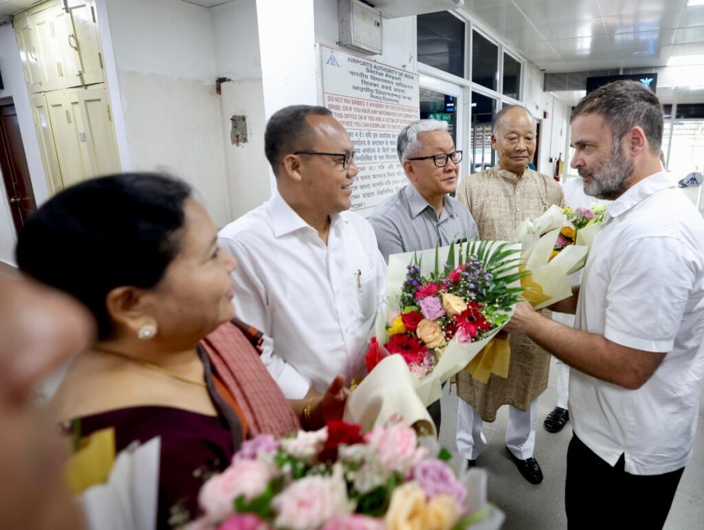 Rahul Gandhi reached a relief camp in Phulratal