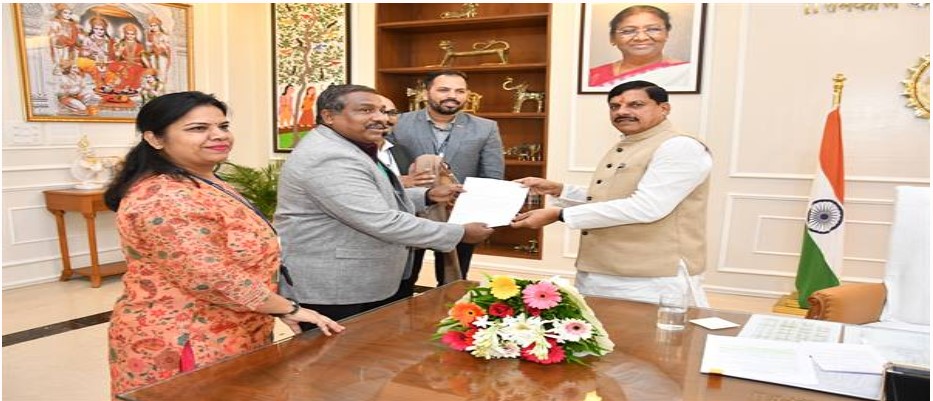 Officials of Cognizant and Hexaware IT institutes met Chief Minister Dr. Yadav