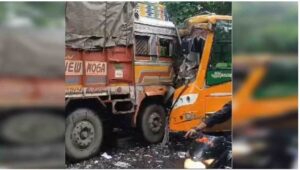 Bus and truck collide on Indore-Khandwa highway, 12 people injured