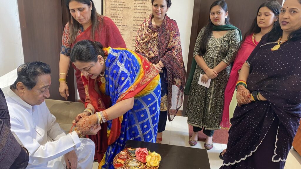 Former Chief Minister Kamal Nath: Participated in Rakshabandhan celebration organized by sisters at his residence in the capital Bhopal