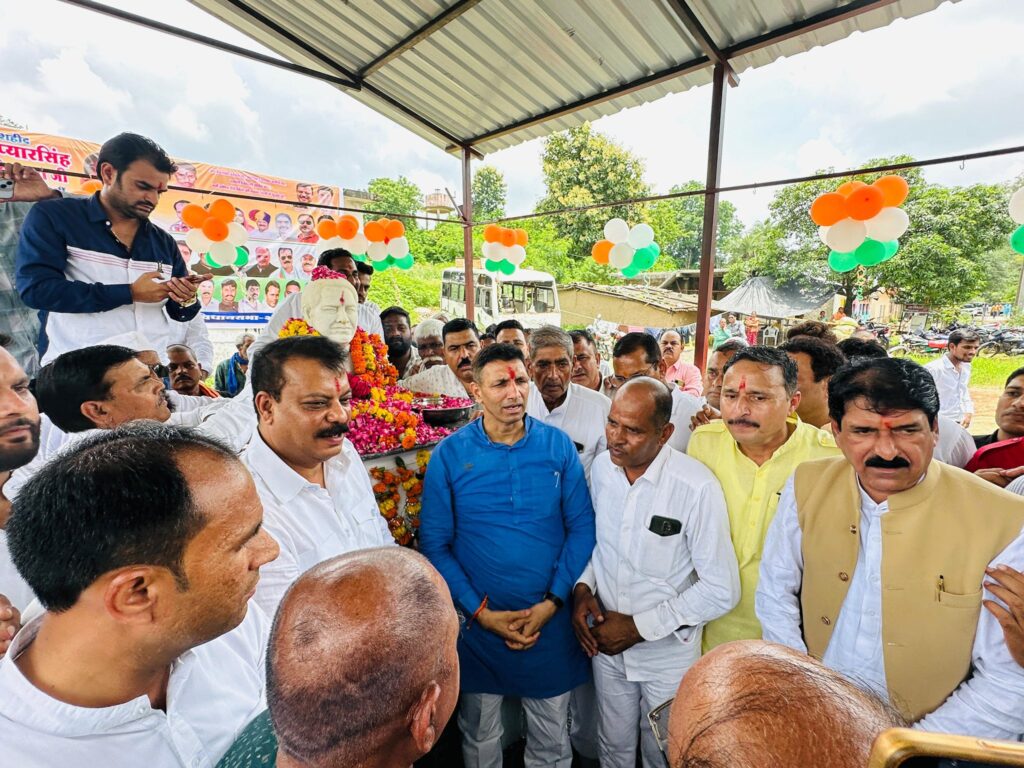 President Jitu Patwari organized a class for the leaders carrying the convoy.