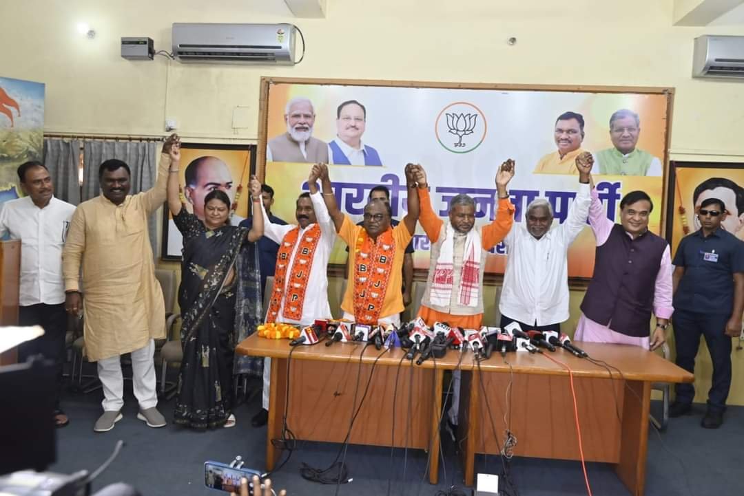 Lobin Hembram joined BJP, said- there is no power in bow and arrow now