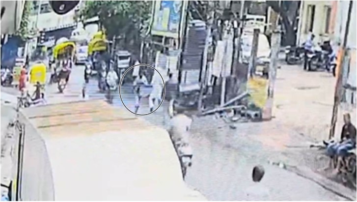 Madras's Thak-Thak gang steals lakhs by puncturing a car, changes clothes on the way