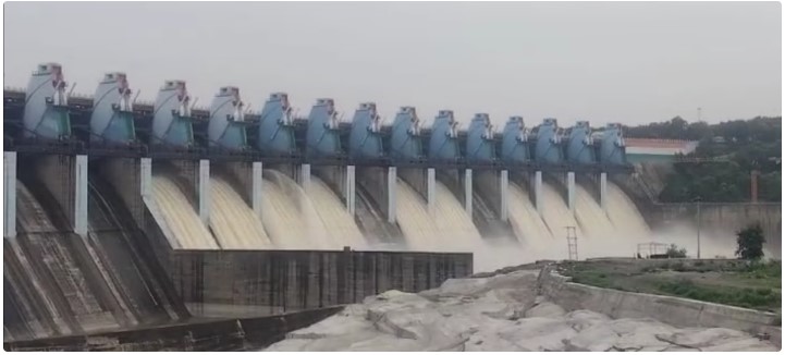 12 gates of Indira Sagar Dam and 9 gates of Omkareshwar Dam opened, administration issued alert