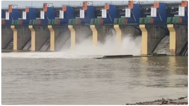 12 gates of Indira Sagar Dam and 9 gates of Omkareshwar Dam opened, administration issued alert