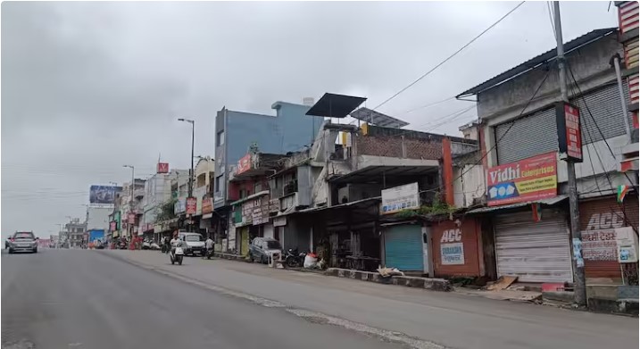 Mixed effect of Bharat Bandh in Bhopal, some shops opened, police also on high alert