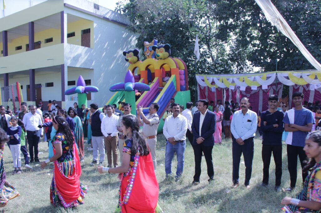 Students set up multiple stalls in the huge children's fair.