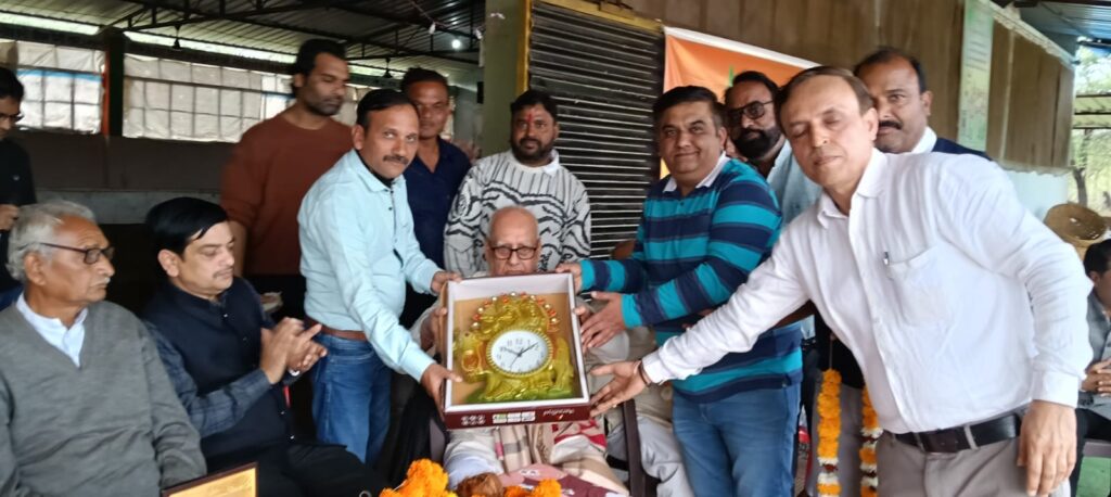 The initiative of Dholewar Kumbi Samaj and Gugnani family created new dimensions of cow service.