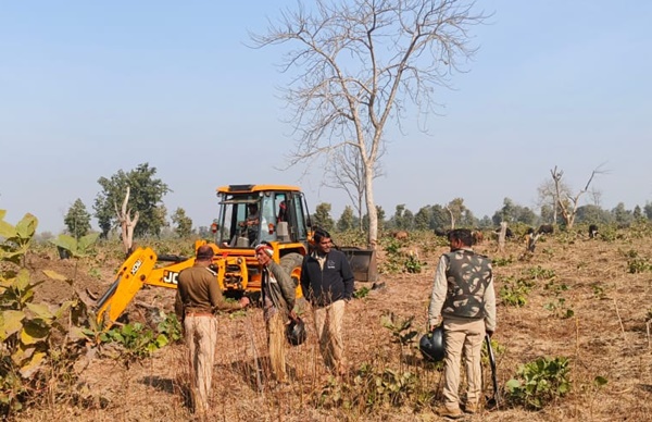 Forest workers who went to remove encroachment on forest land attacked