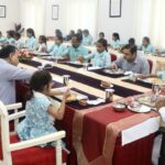 राज्यपाल पटेल ने दिव्यांग बालिकाओं के साथ किया सह-भोज