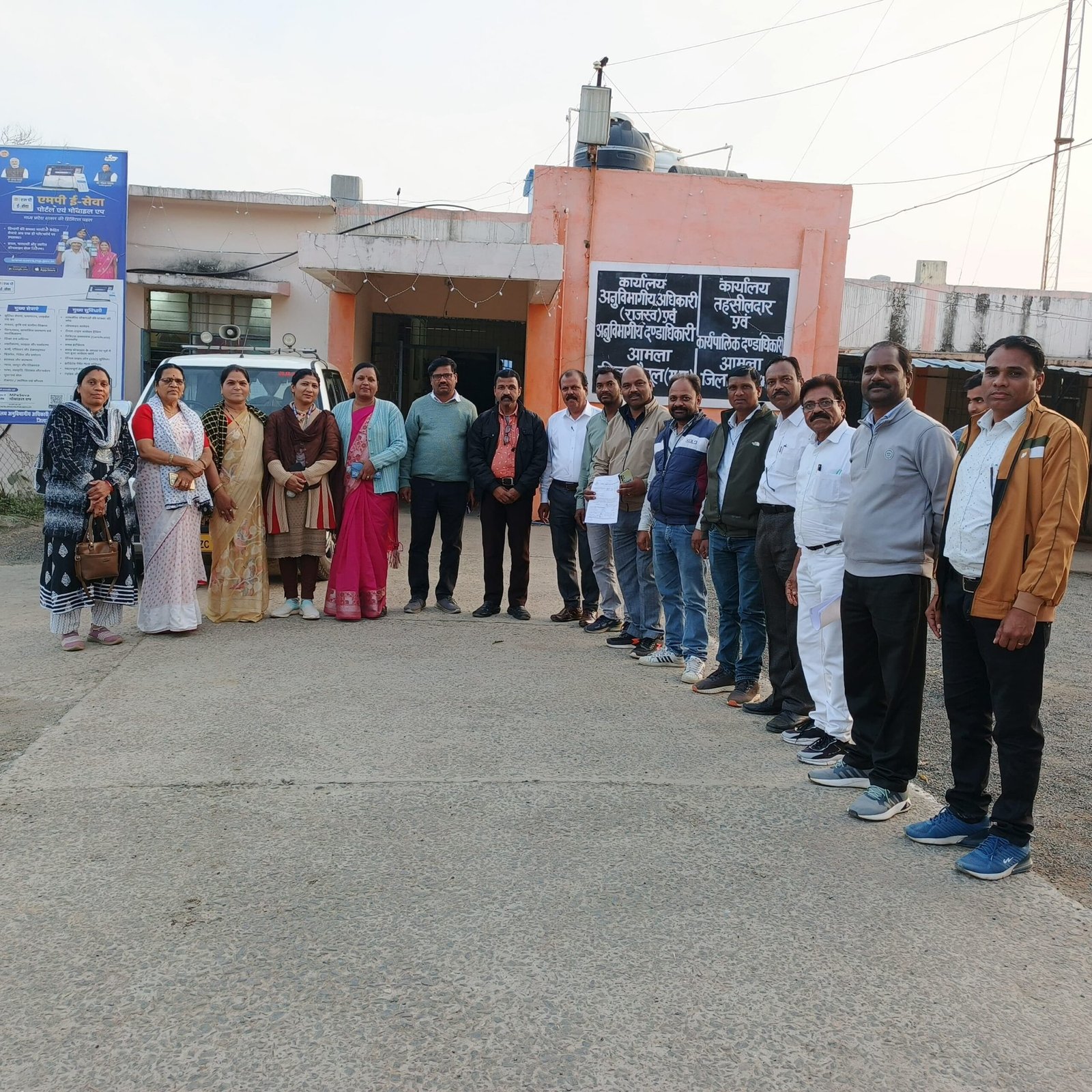 बाबूलाल वरकडे भगत (कान्हावाडी) को पद्मश्री पुरस्कार देने की मांग को लेकर अजाक्स संगठन आमला ने राष्ट्रपति के नाम एसडीएम को सौपा ज्ञापन।