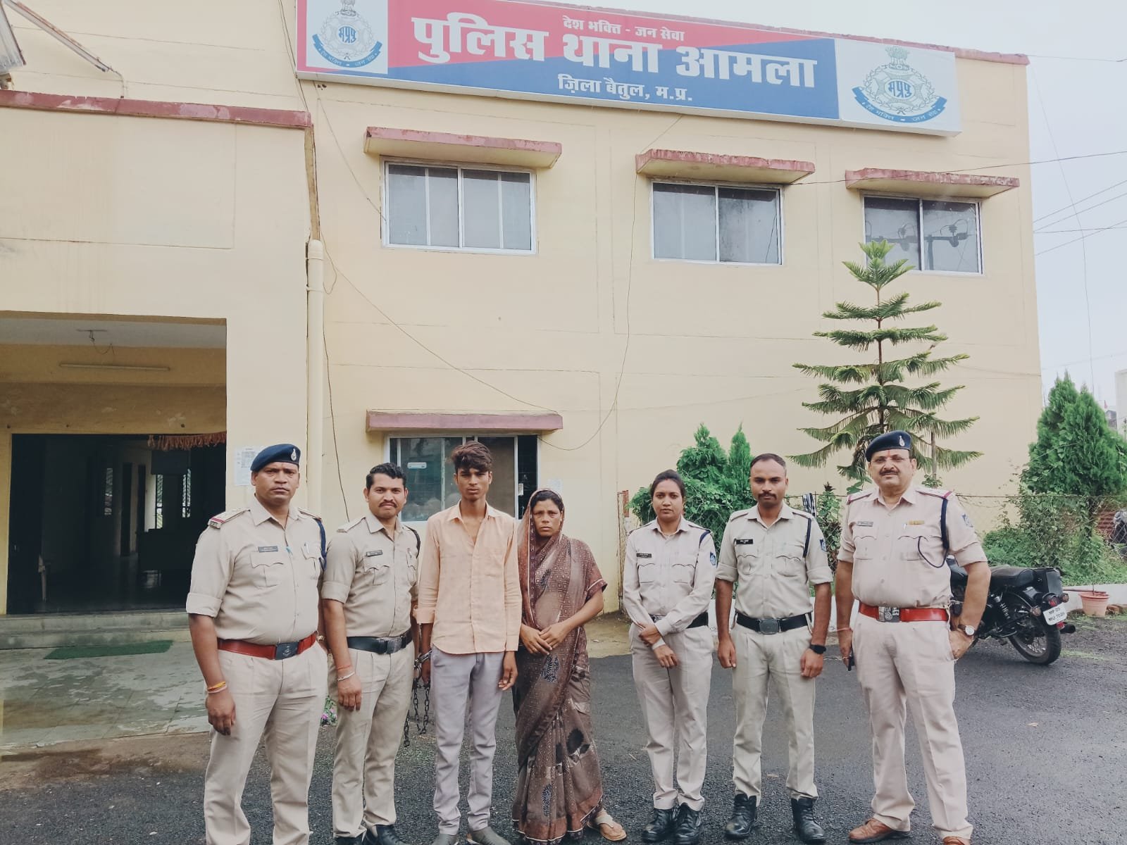 खेती के पैसों के विवाद में बेटे ने मां के साथ मिलकर पिता को उतारा मौत के घाट, शव नदी में छिपाया।