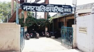 गुणवत्ता से समझौता बर्दाश्त नहीं: नपा अध्यक्ष नितिन गाडरे का औचक निरीक्षण, ठेकेदार को दिया अल्टीमेटम।